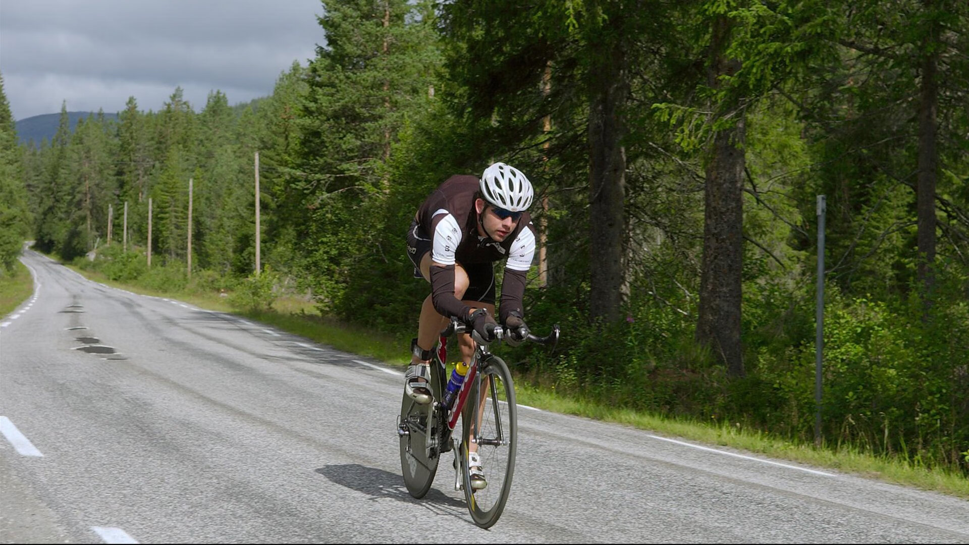 替补调度有效，多人轮换减少体能损耗，替补机制
