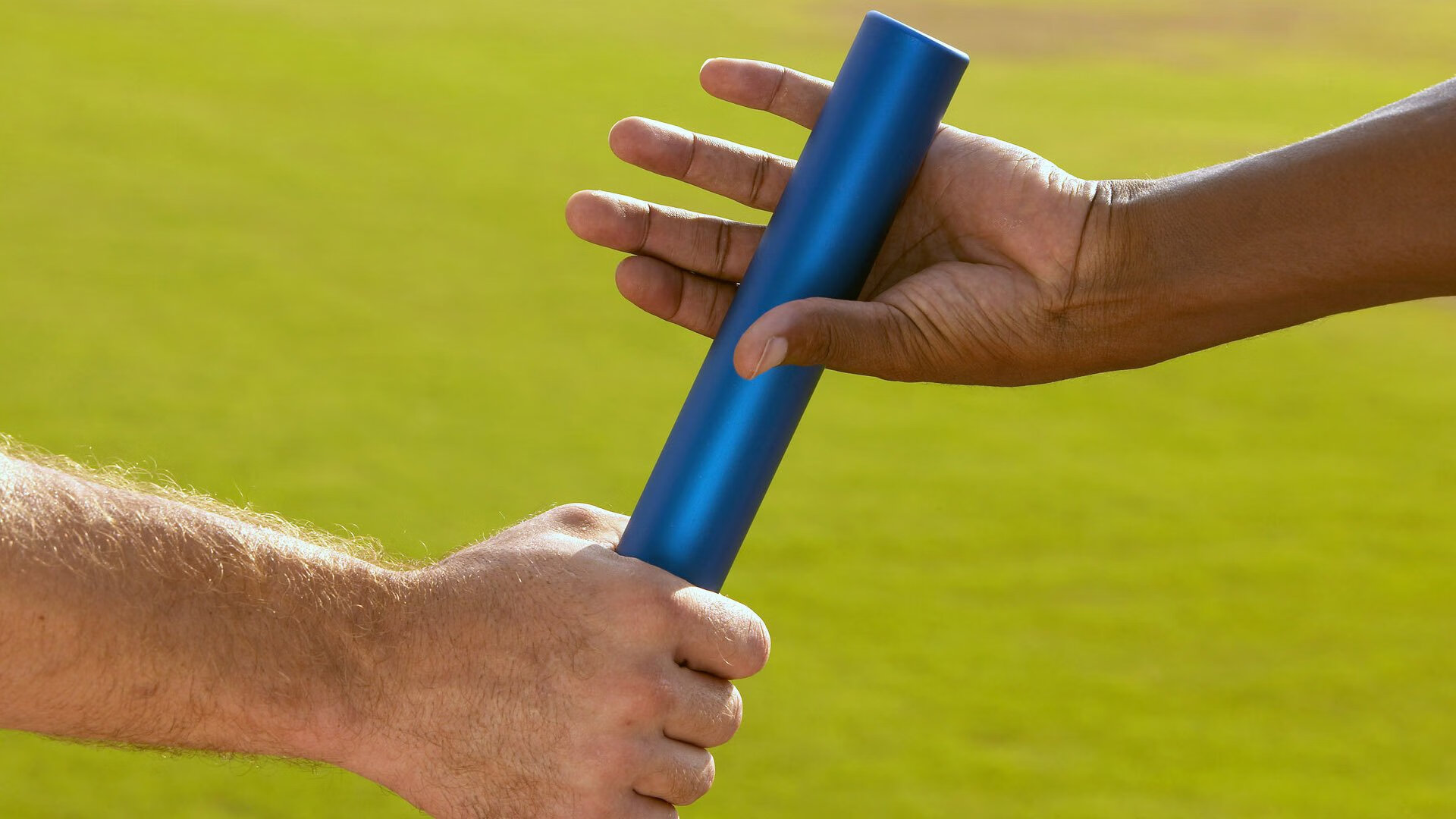 开云电竞中国-“伊万·戈梅斯的强硬防守与进攻意识，成为美洲狮队的中坚力量”